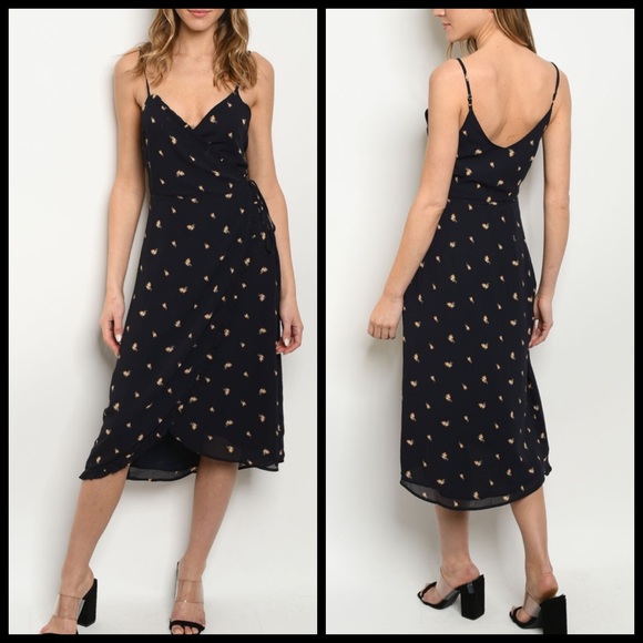 🆕Navy print wrap around dress - Picture 6 of 8